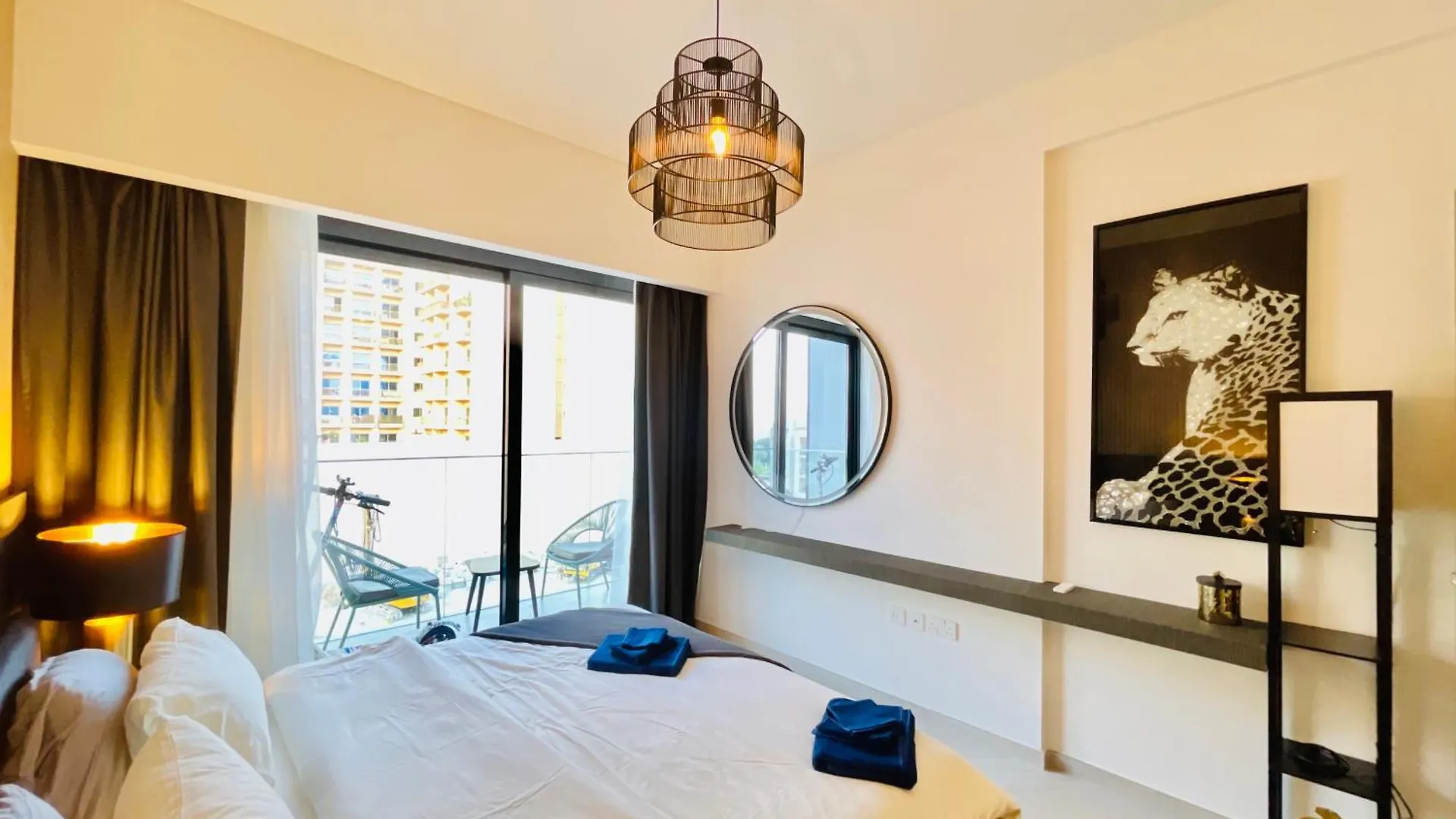 Luxury 1 Bedroom Apartment Dubaj